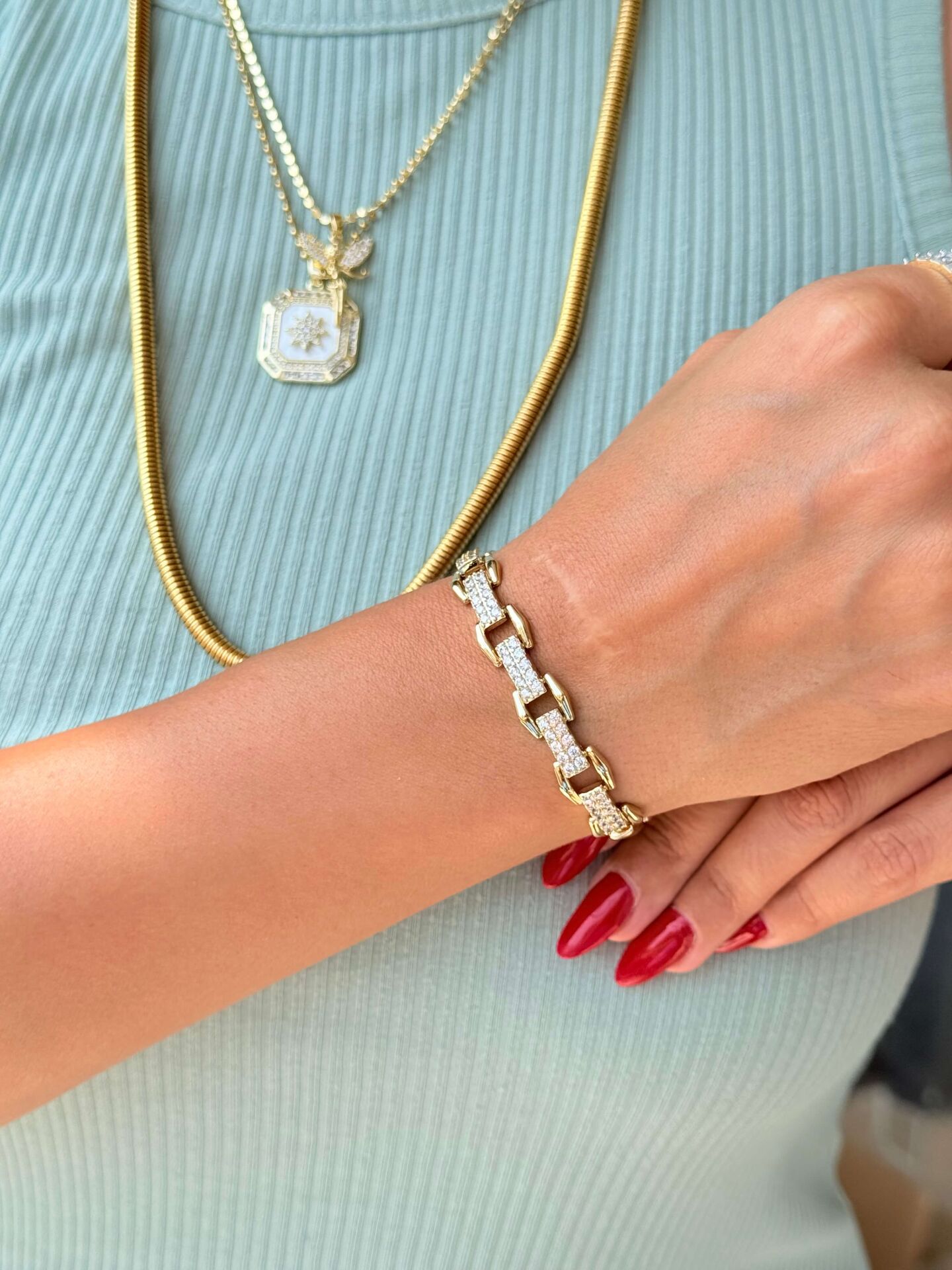 Kare Model Zirkon Taşlı Vip Bileklik Gold