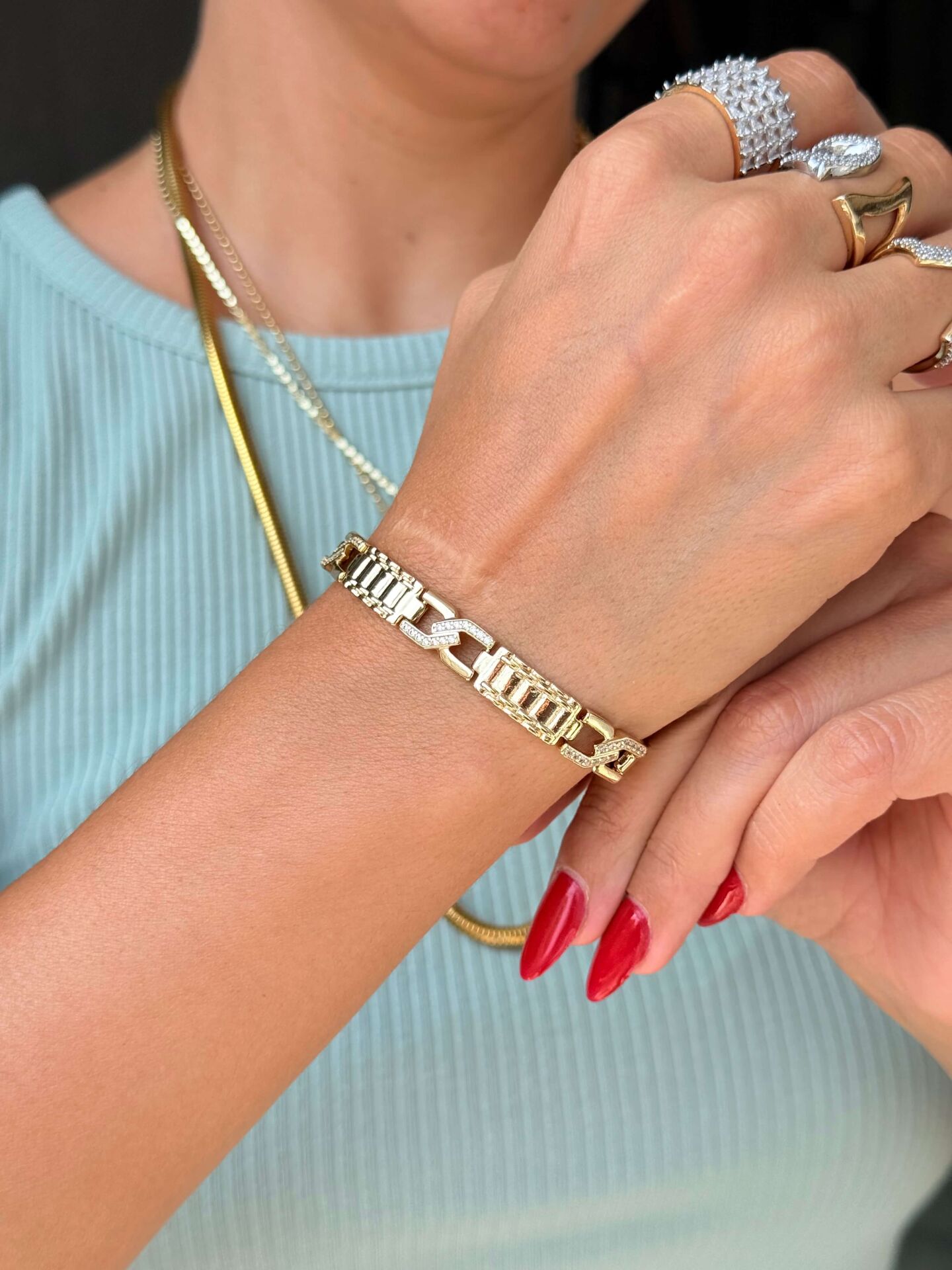 Kilit Model Zirkon Taşlı Vip Bileklik Gold