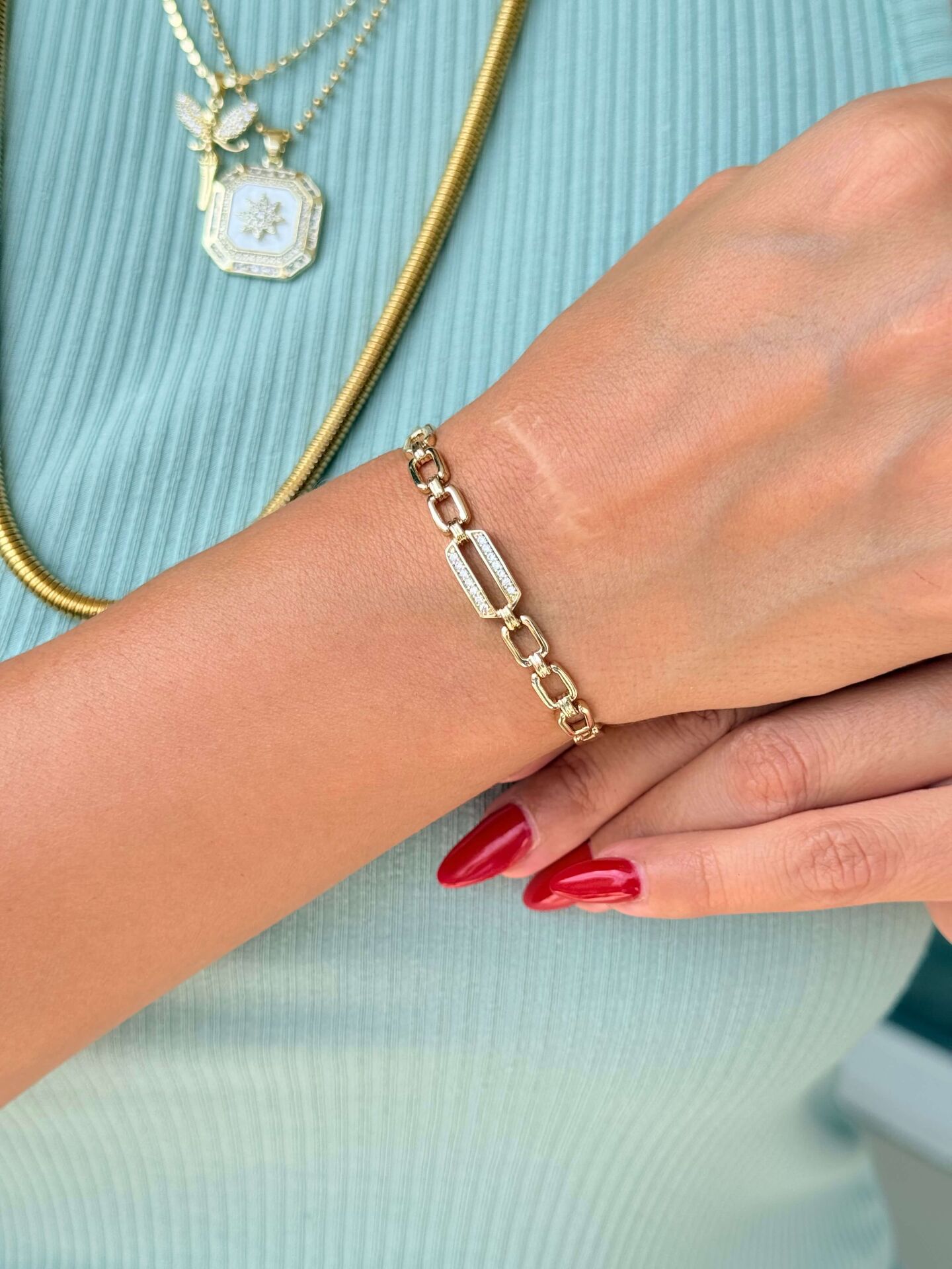 Ataç Model Zirkon Taşlı Vip Bileklik Gold