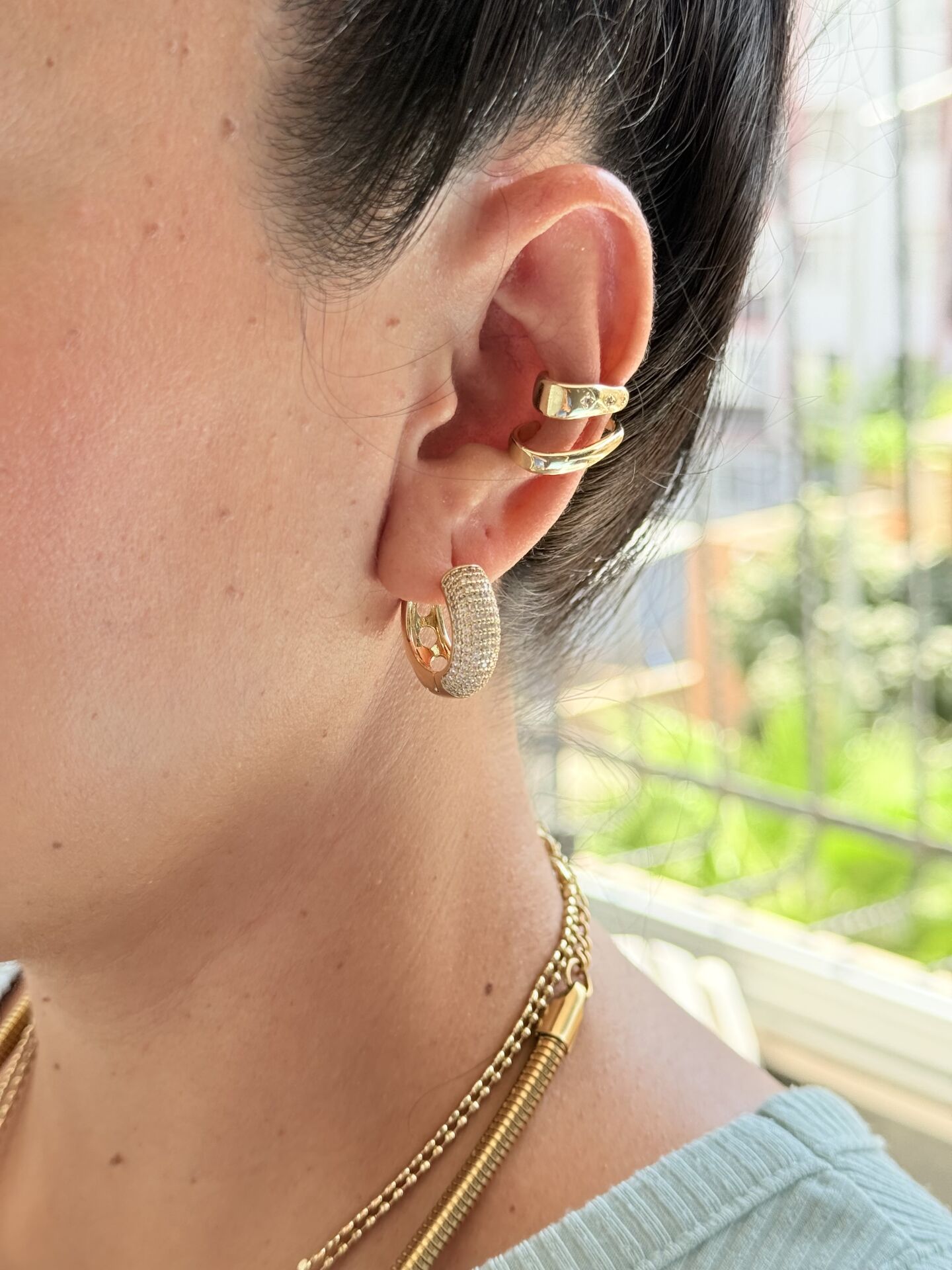 Halka Model Zirkon Taşlı Vip Küpe Gold