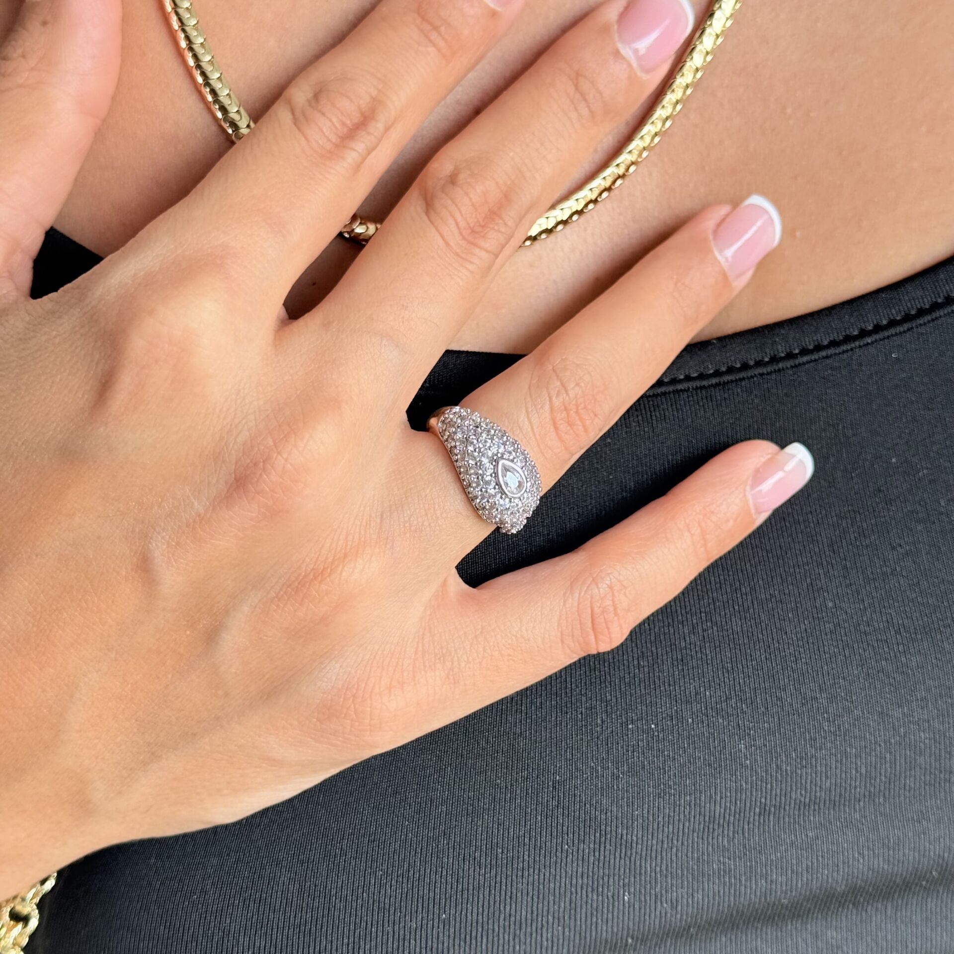 Zirkon Taşlı Gümüş Damla Model Vip Yüzük