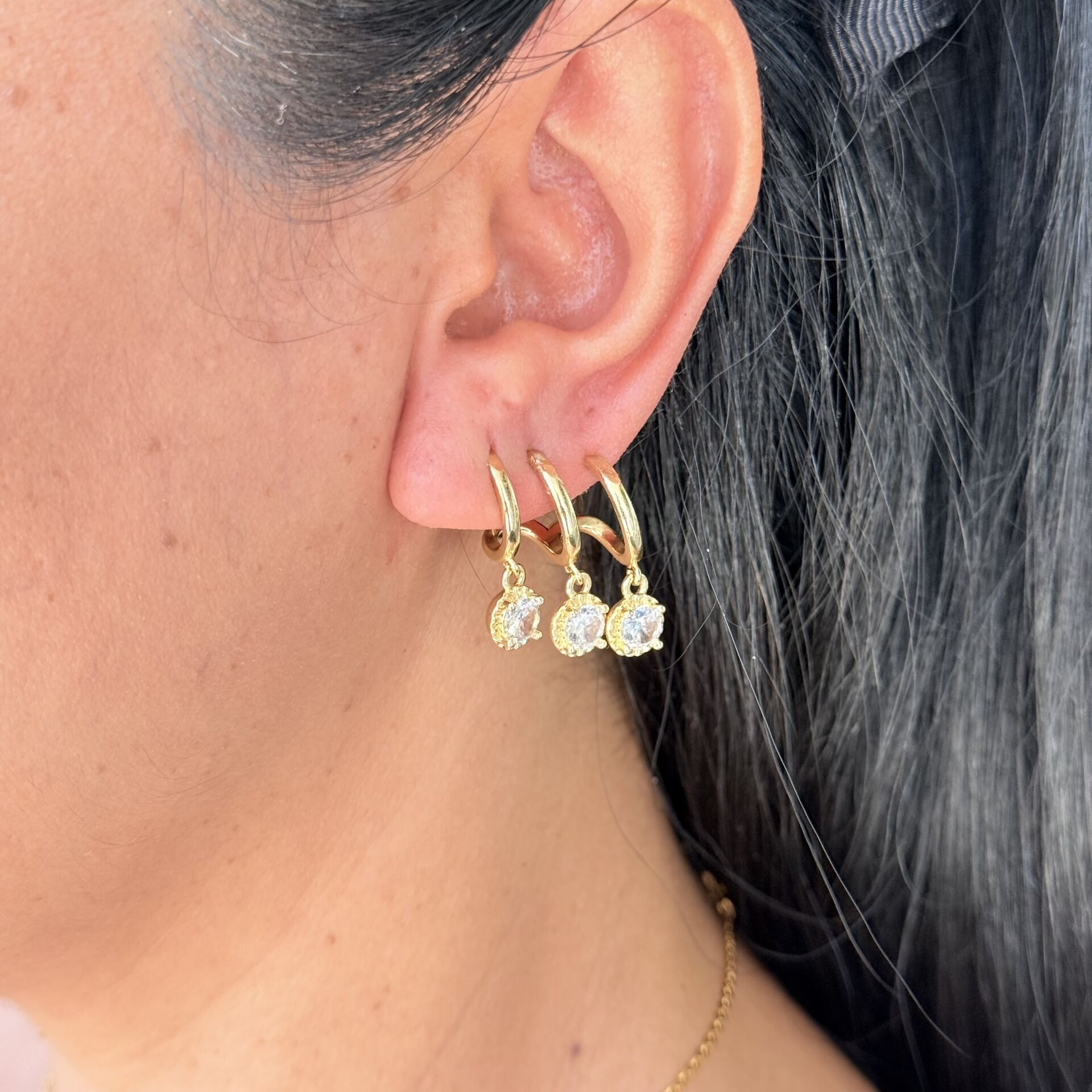 Zirkon Taşlı Üçlü Görünüm Çelik Küpe Gold