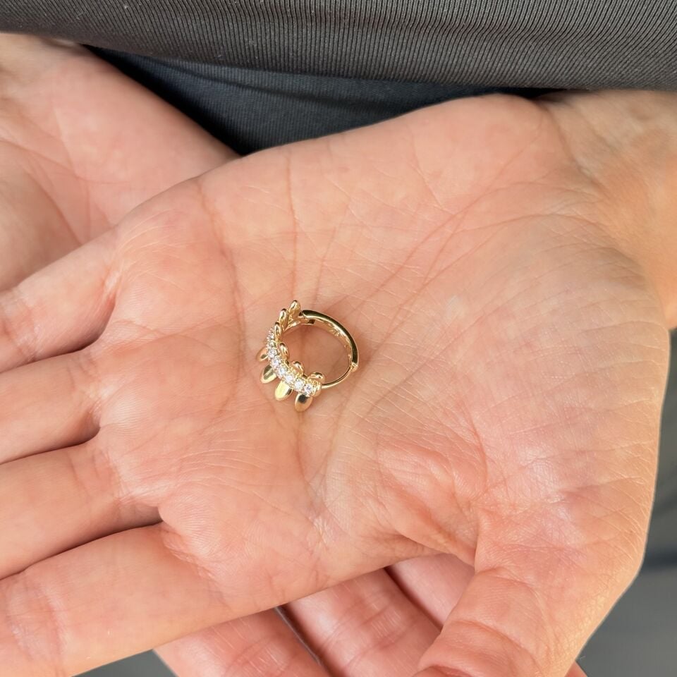 Yaprak Model Zirkon Taşlı Vip Küpe