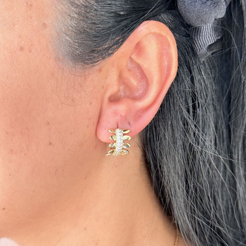 Yaprak Model Zirkon Taşlı Vip Küpe