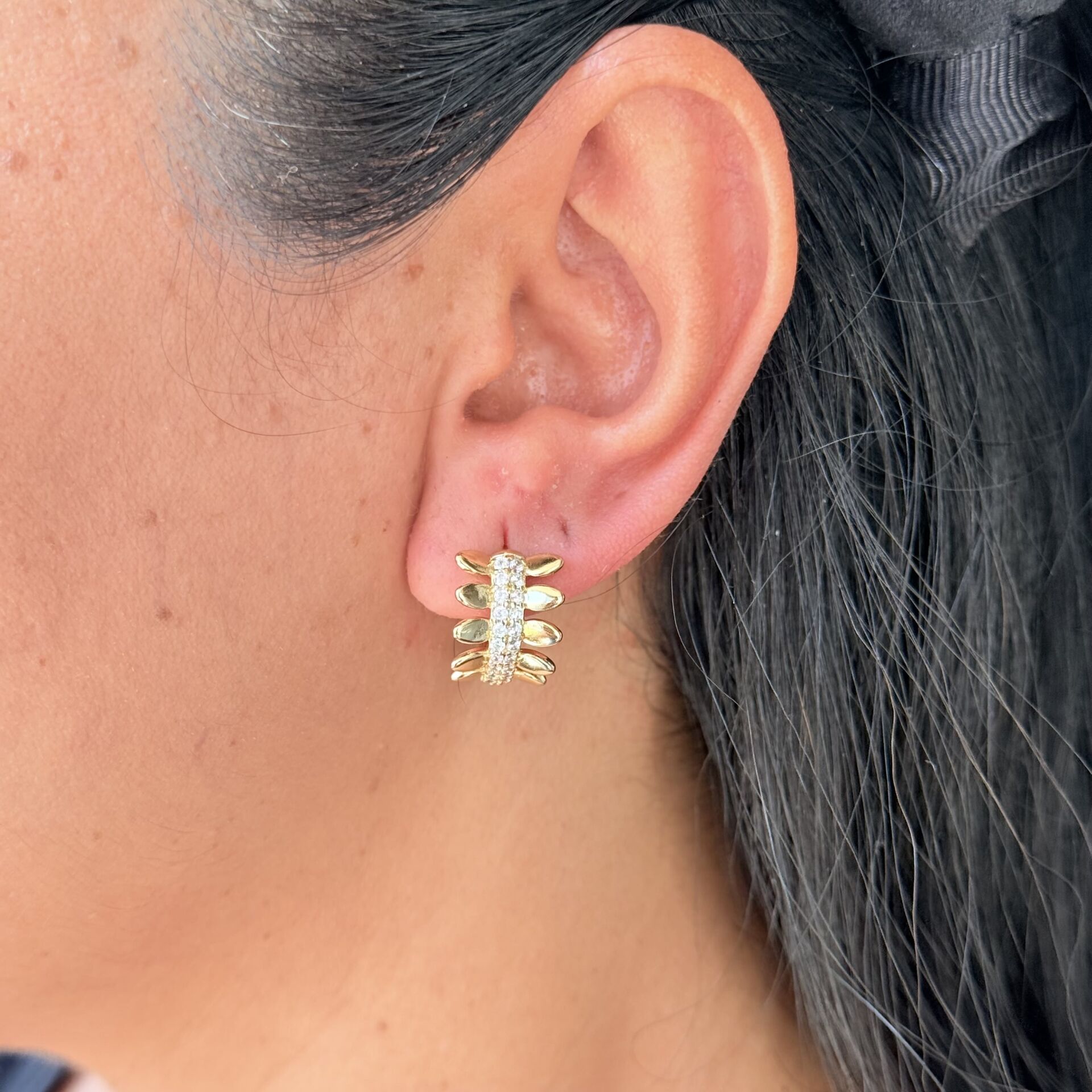 Yaprak Model Zirkon Taşlı Vip Küpe