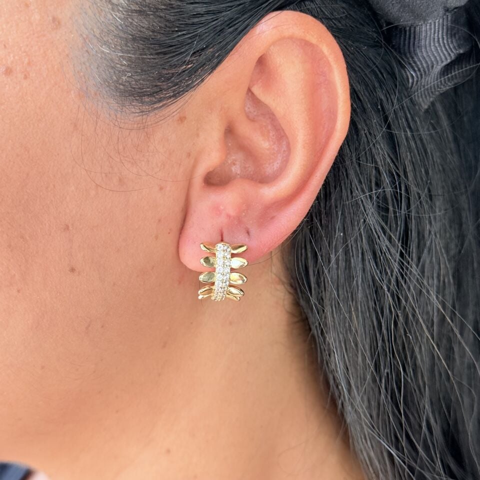 Yaprak Model Zirkon Taşlı Vip Küpe