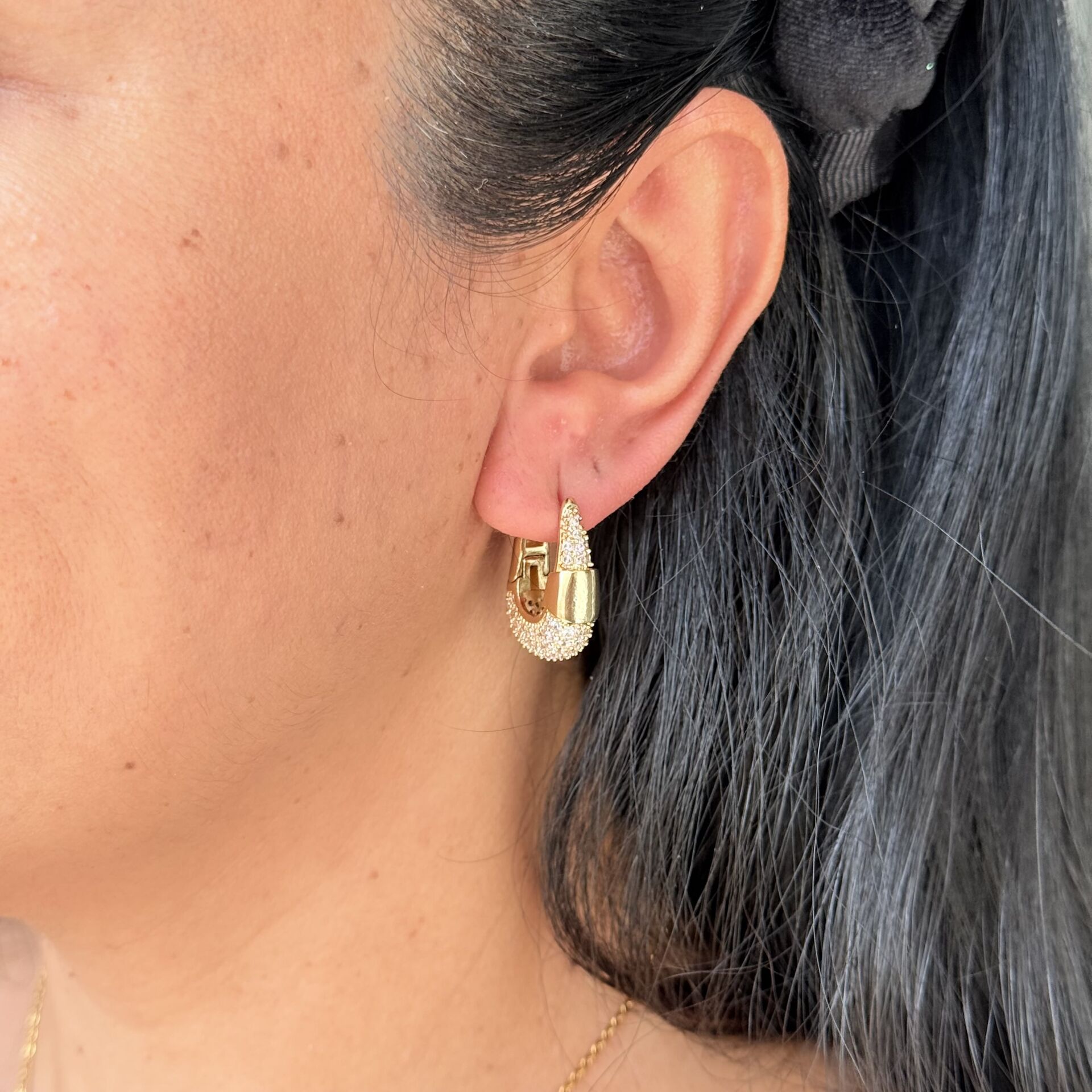 Oval Zirkon Taşlı Çelik Küpe