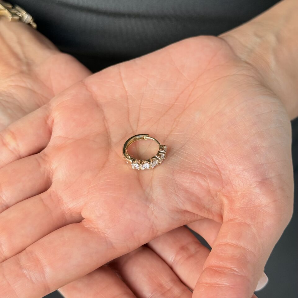 Halka Model Zirkon Taşlı Vip Küpe Gold