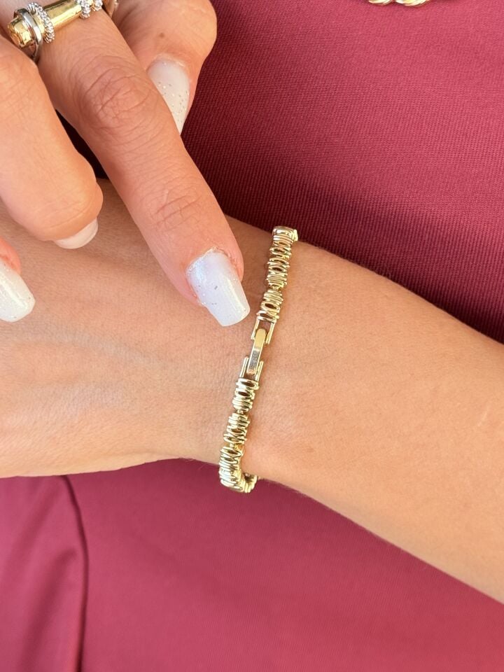 Dalgalı Zirkon Taşlı Vip Bileklik Gold