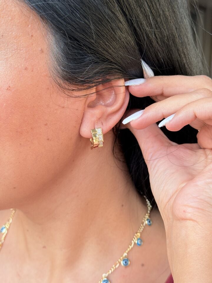 Asimetrik Model Zirkon Taşlı Vip Küpe Gold