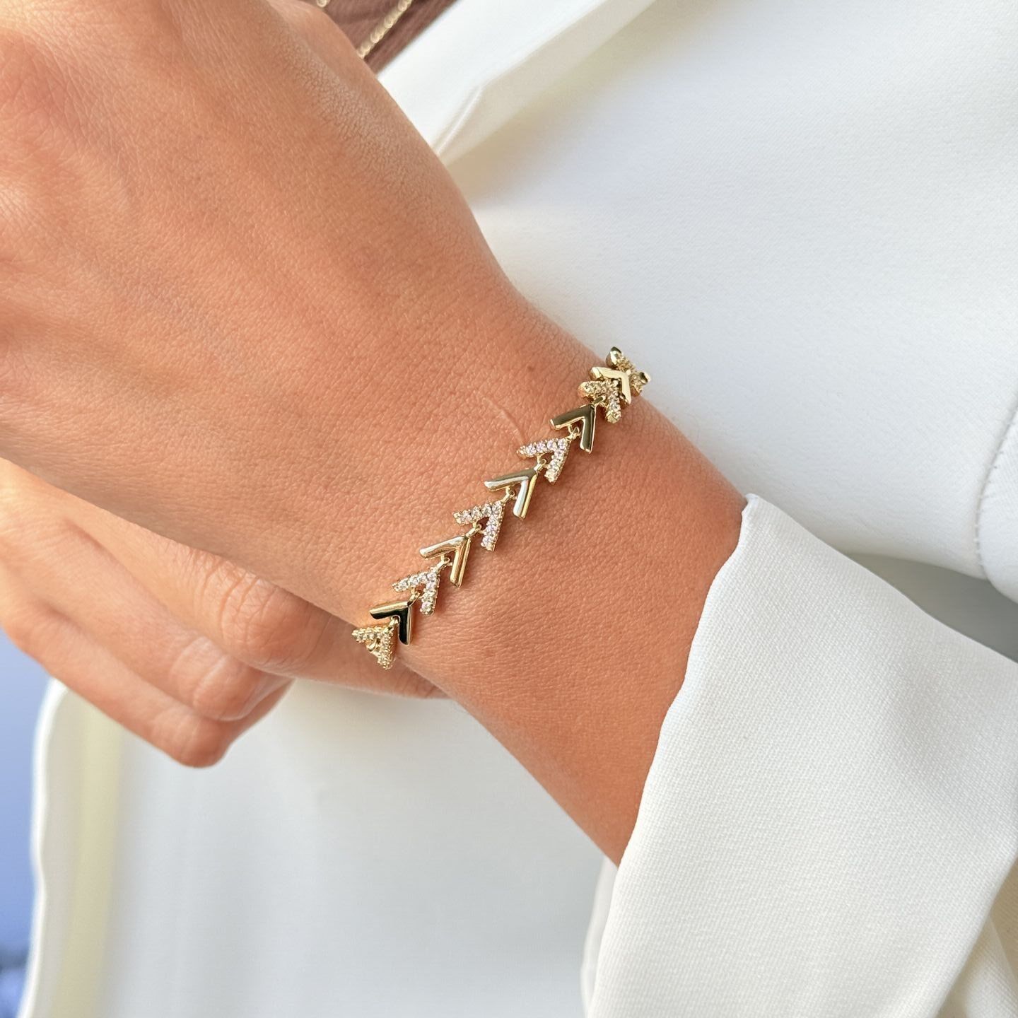 V Model Zirkon Taşlı Vip Bileklik Gold