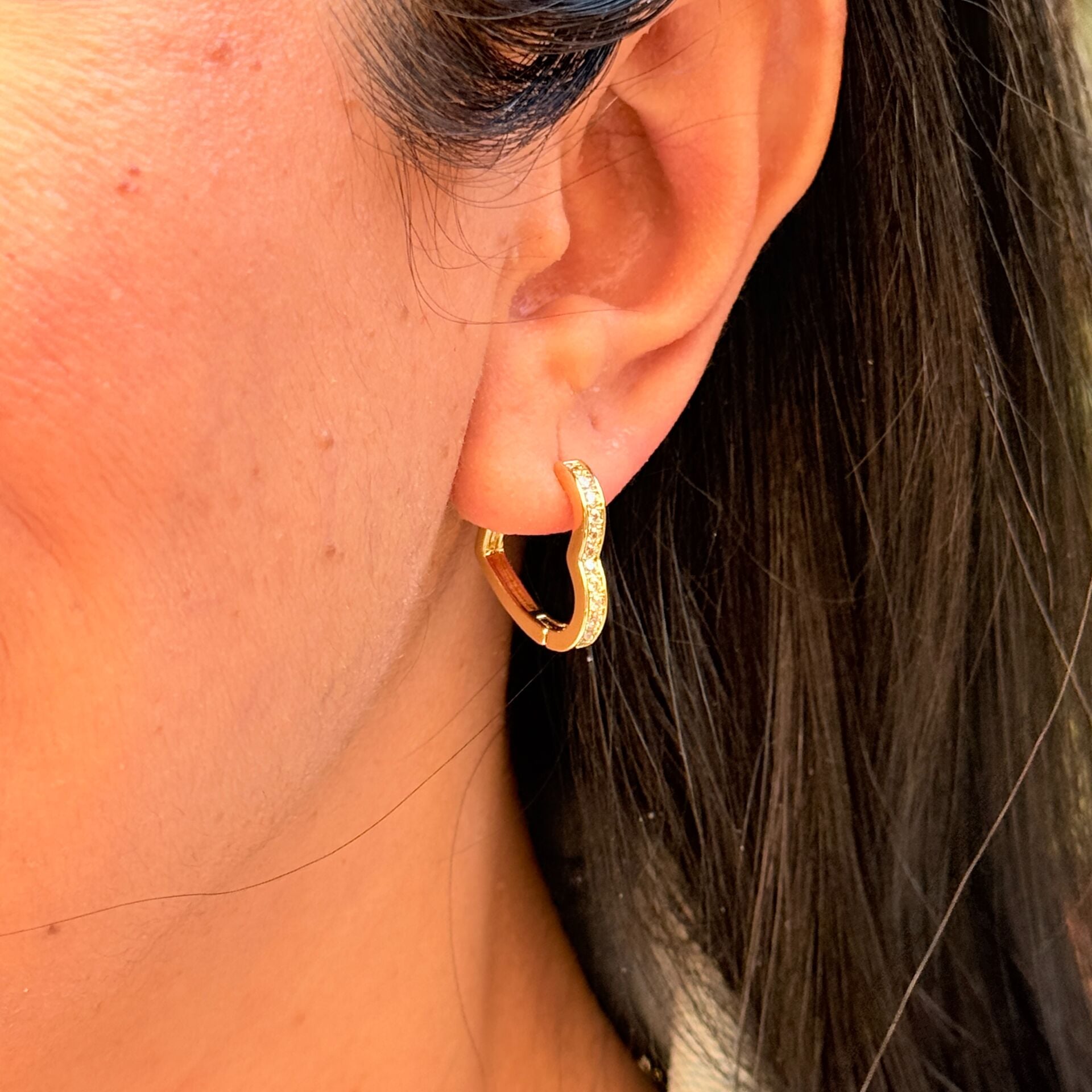 Zarif Kalp Zirkon Taşlı Paslanmaz Çelik Küpe Gold